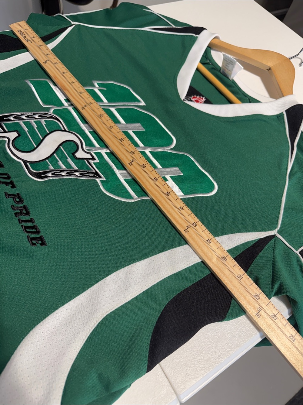 Saskatchewan Roughriders 100 Years Green Hockey Jersey - Picture 5 of 6